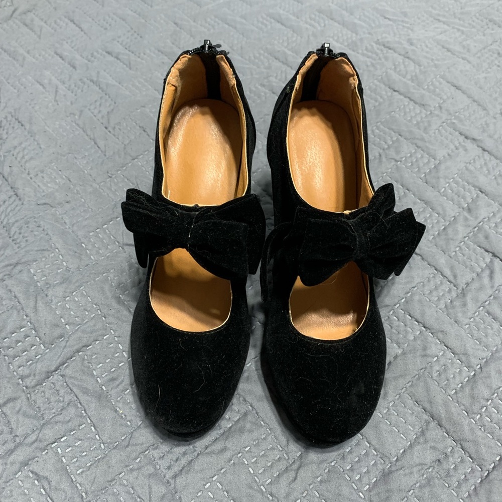 Bow Heels Size 7.5